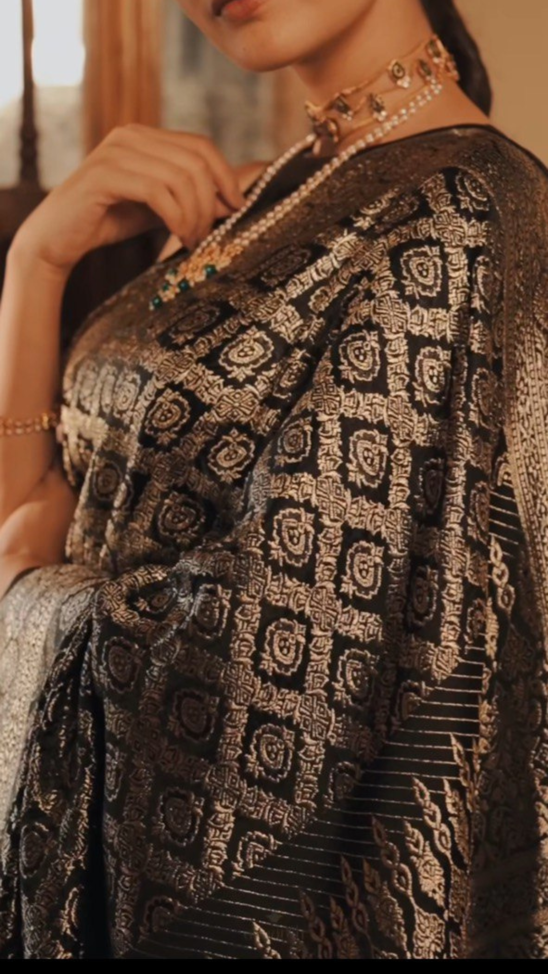 Ervii Black Soft Silk Saree With Attractive Blouse