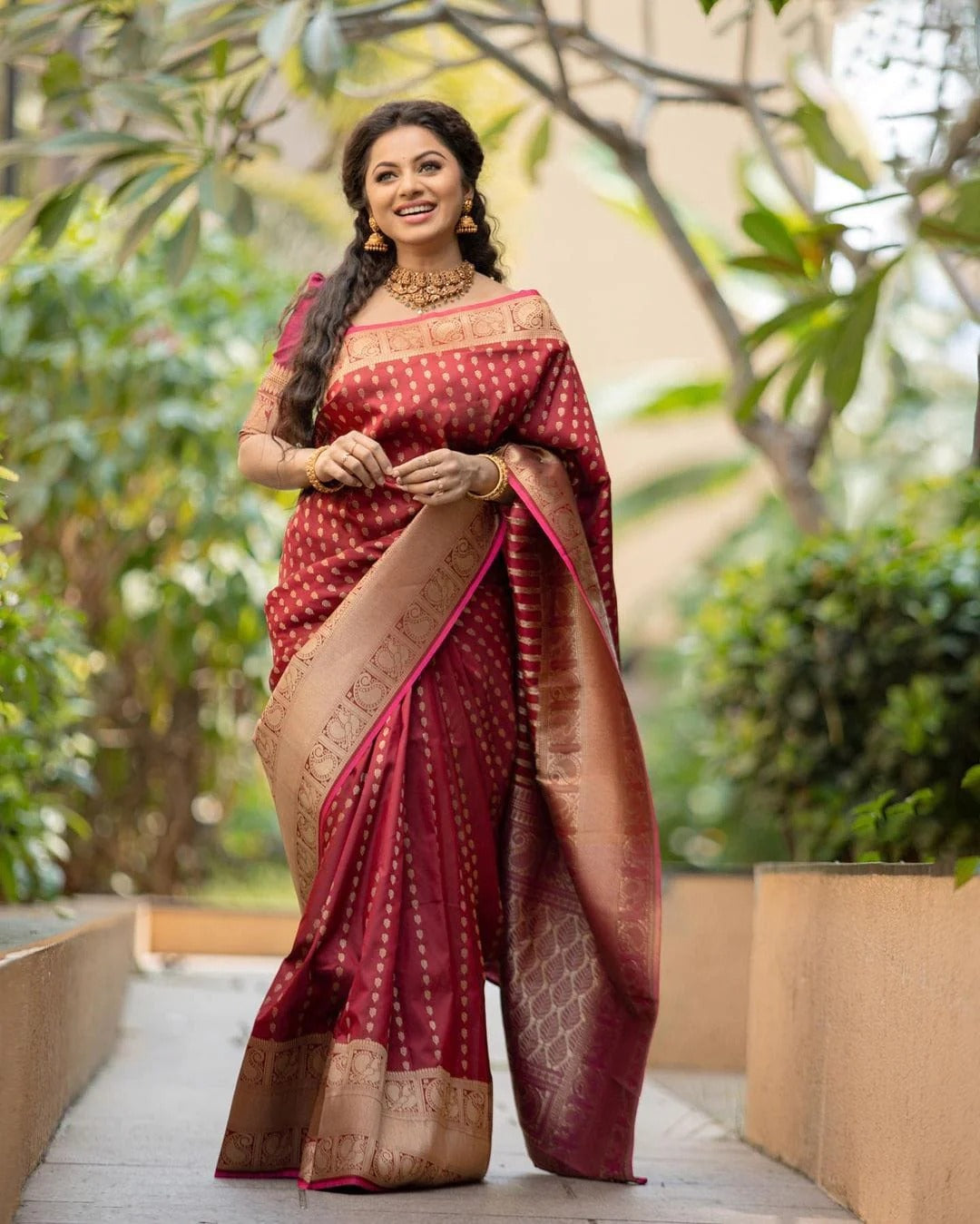 Buy VILLAGIUS Solid/Plain Bollywood Silk Blend, Satin Maroon Sarees Online  @ Best Price In India | Flipkart.com