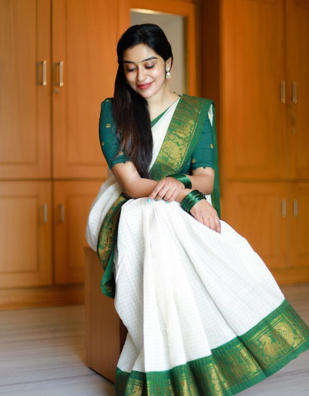 Richa White Kanchipuram Silk Saree With Attractive Blouse