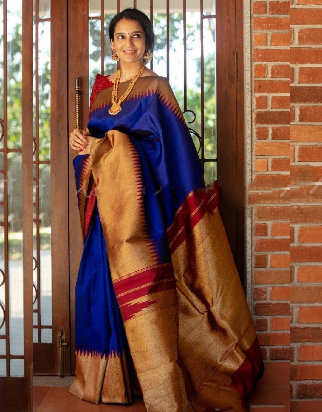 Aradhaya Blue Kanchipuram Silk Saree With Attractive Blouse