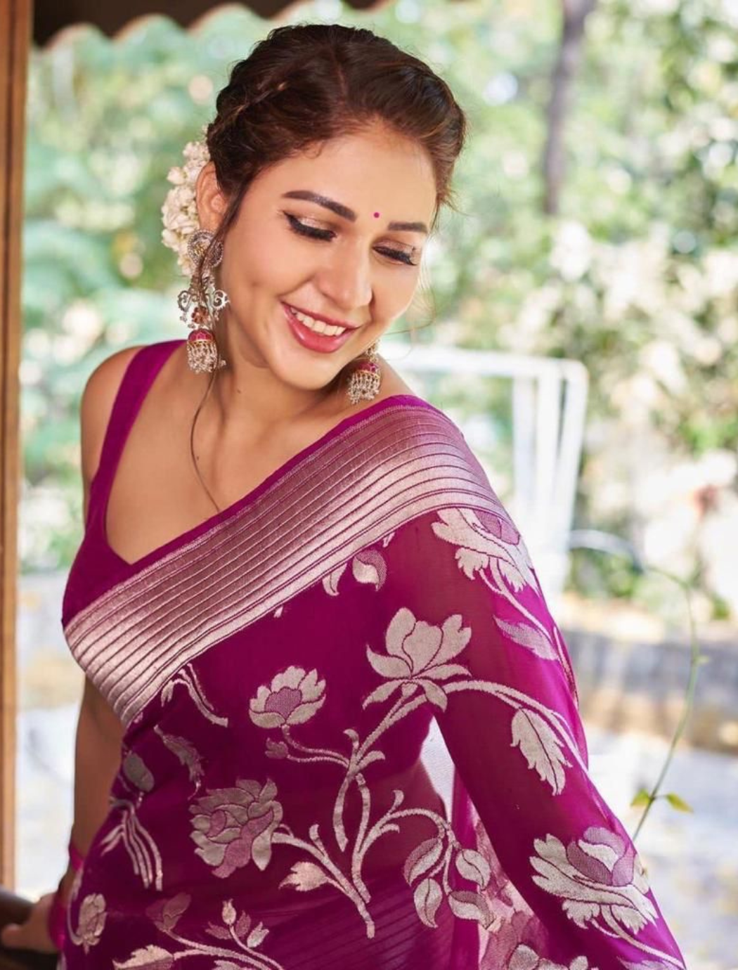 Elegant Sarees for Women | Traditional Indian Sari Collection | Almaari  Fashion