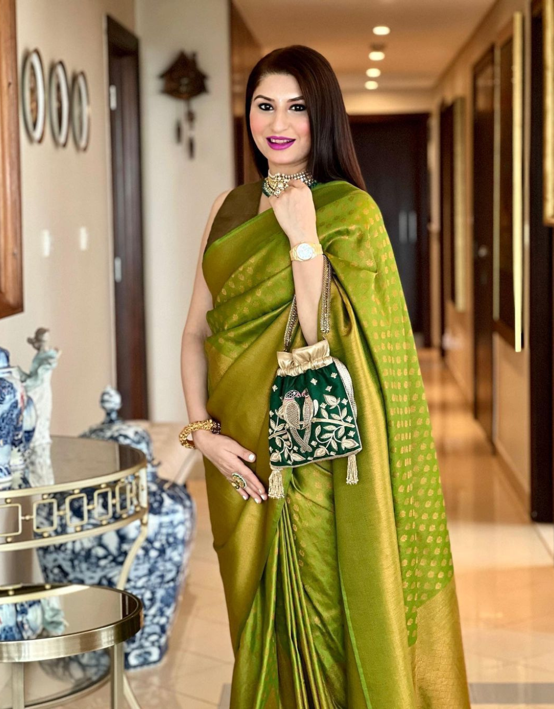 Aarvi Leaf Green Kanchipuram Silk Saree With Attached Blouse
