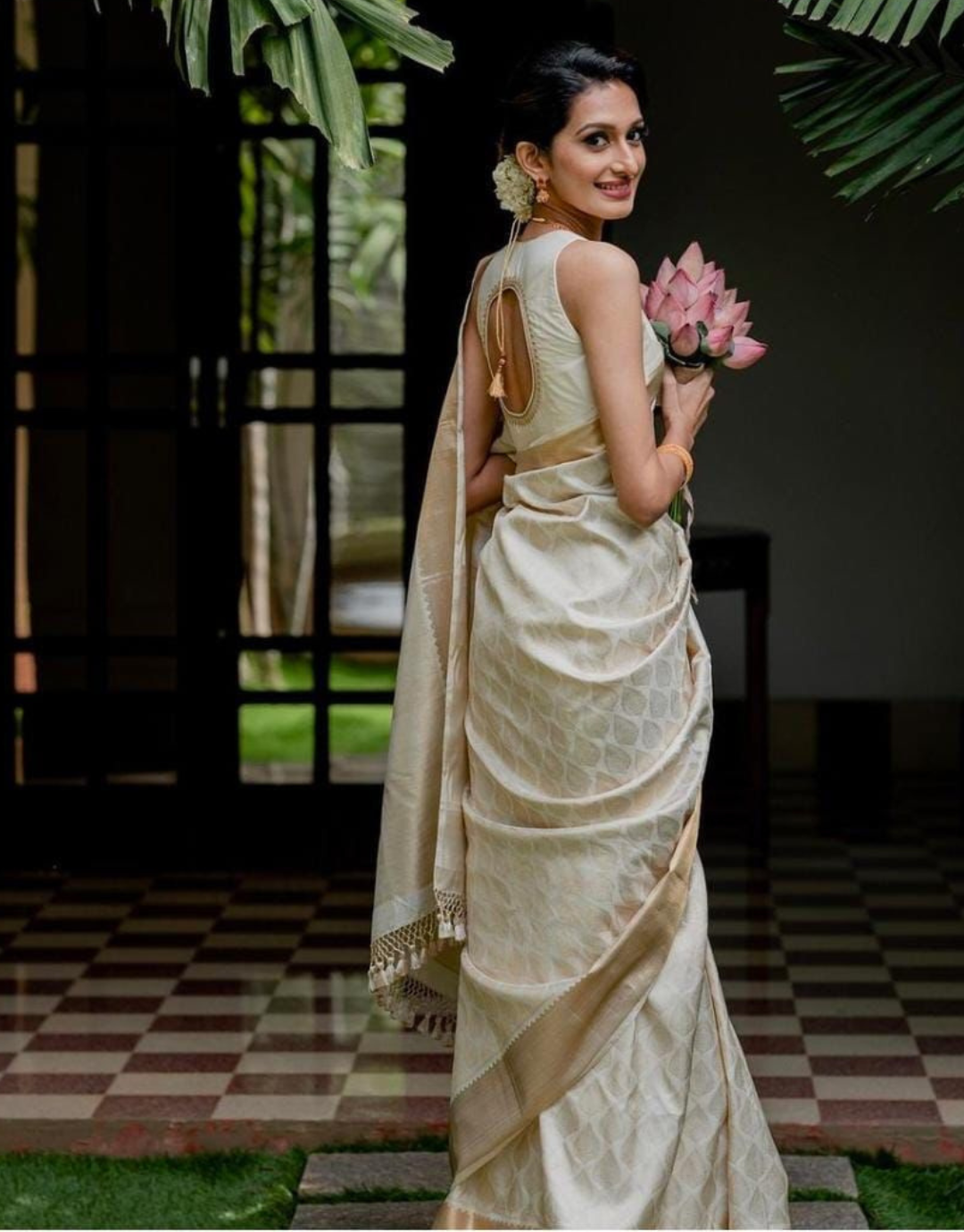 White Sarees: White Saree For Wedding | White Saree Online