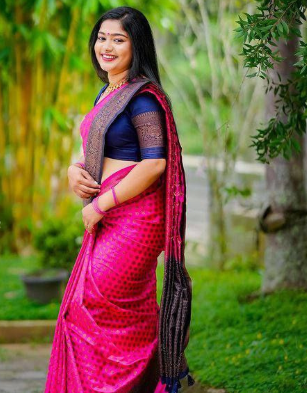 Coral Pink Kadwa Handwoven Banarasi Saree – katansi