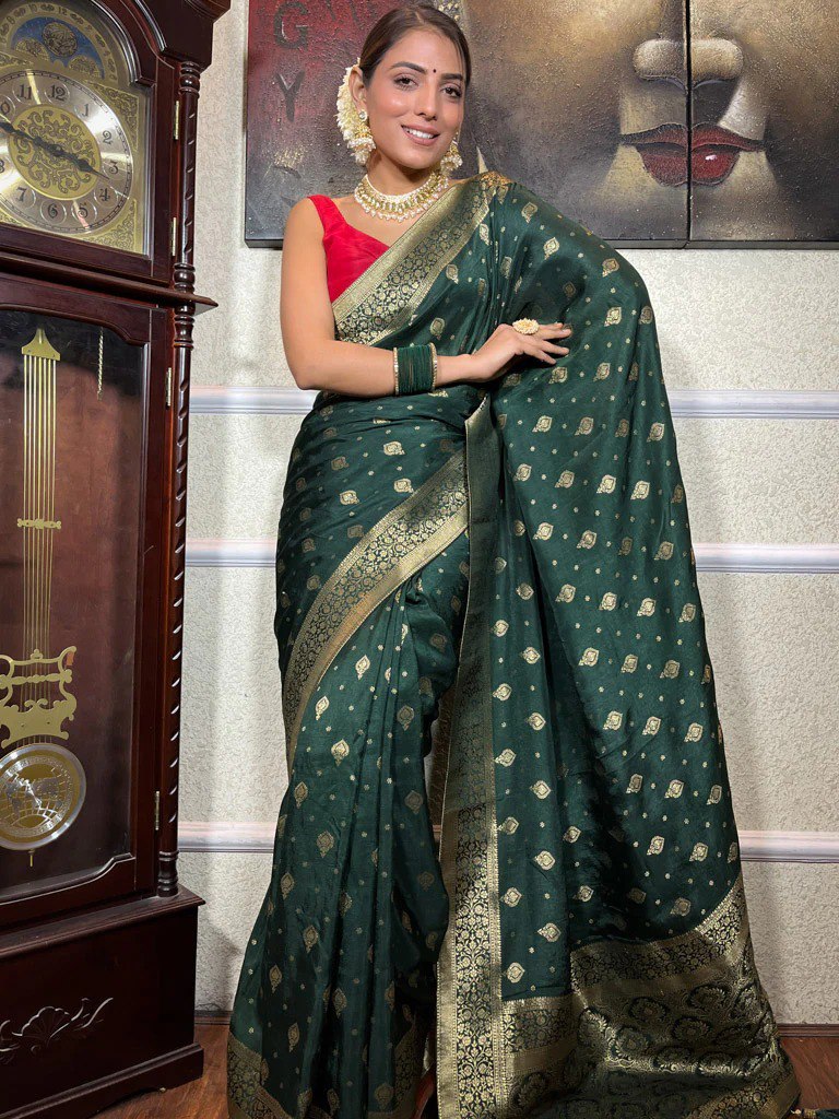 Moisey Green Banarasi Silk Saree With Amazing Blouse Piece