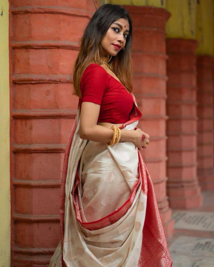 Outstanding White Red Soft Banarasi Silk Saree With Angelic Blouse Piece