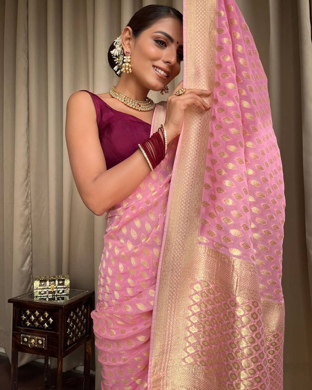 Elegant Kaya Banarasi Silk Saree in OnionPink Color with Exquisite Blouse Piece