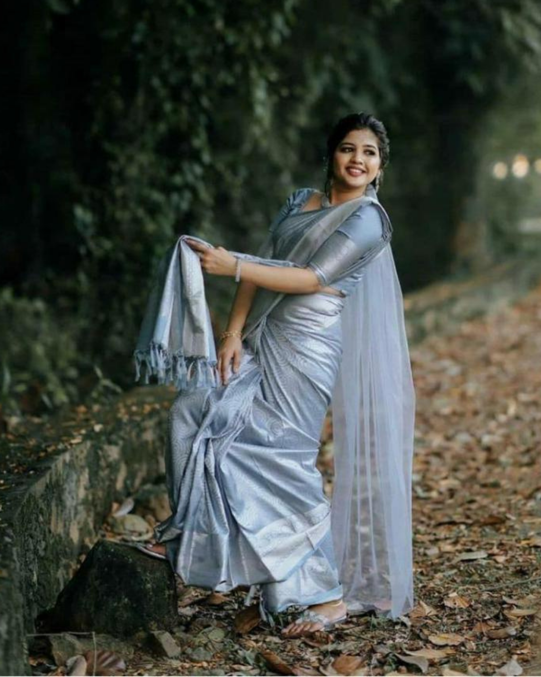 Standing pose guide in saree❤ I'm not saying that ki my wrong pictures are  not right, you can pose like that also but thoda sa style mai… | Instagram