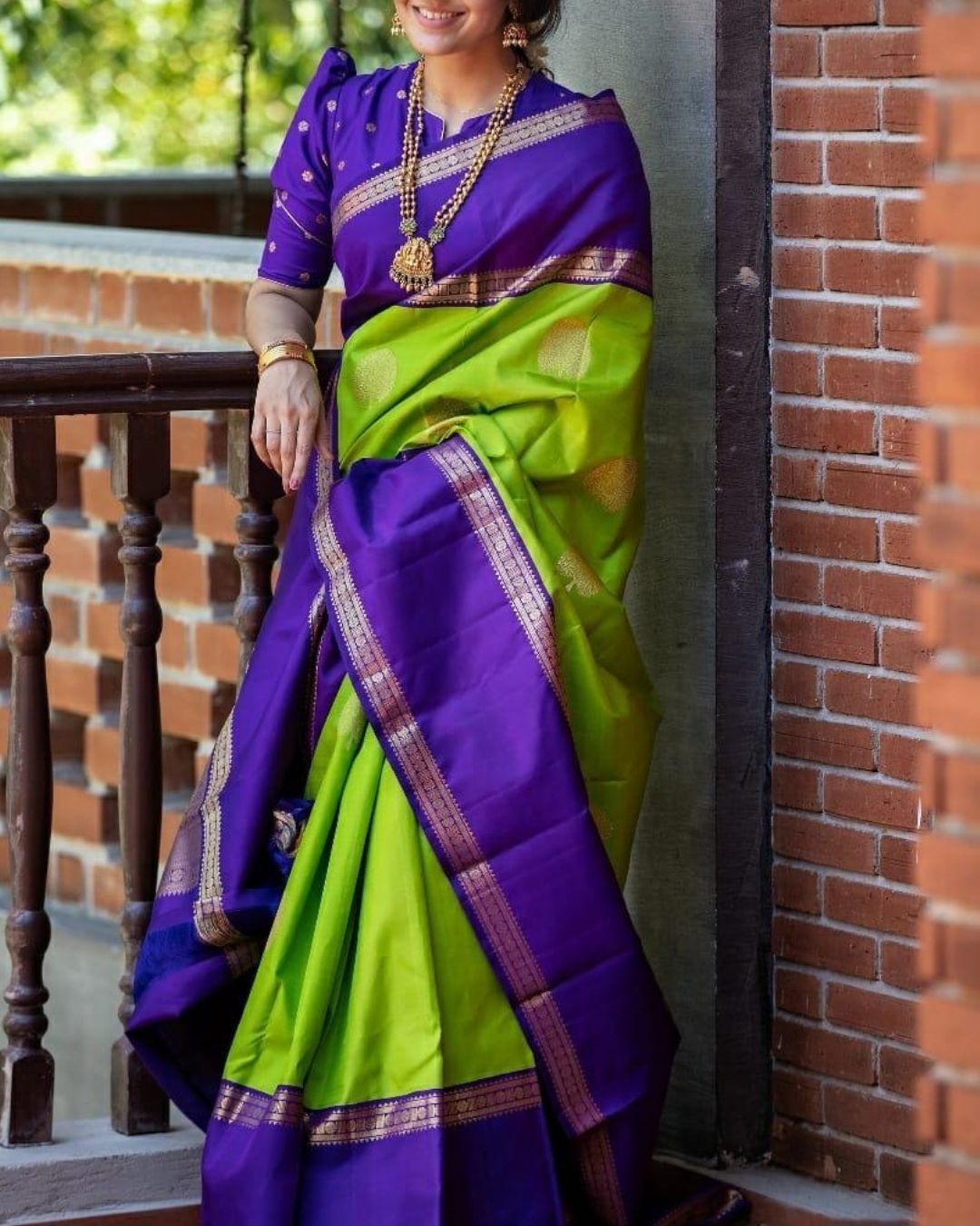 Akilaa parrot saree with attached blouse