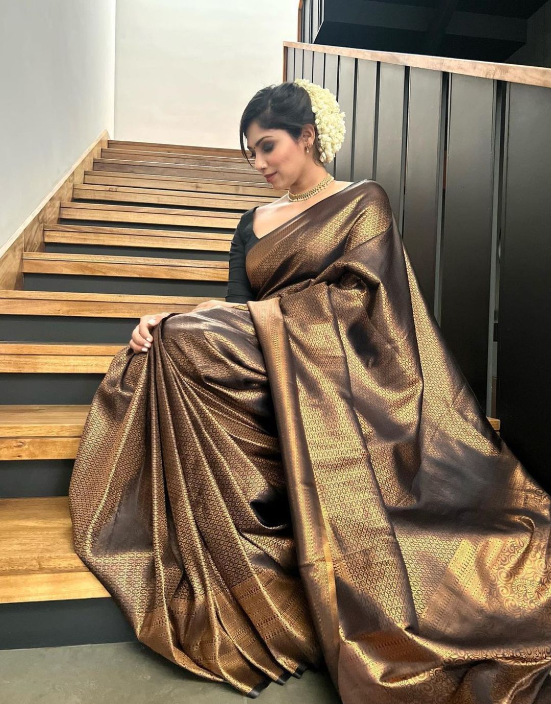 SONALI BLACK GOLDEN ARCHAIC TRADITIONAL KANCHI SOFT SILK SARI WITH ATTACHED BLOUSE