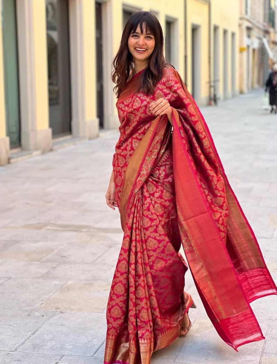 Red Bridal Woven Banarasi Silk Saree With Blouse